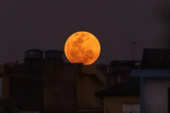 Superlua azul de agosto de 2024 vista na regi�o da zona sudeste da cidade de S�o Paulo ETTORE CHIEREGUINI/AGIF - AG�NCIA DE FOTOGRAFIA/AGIF - AG�NCIA DE FOTOGRAFIA/ESTAD�O CONTE�DO