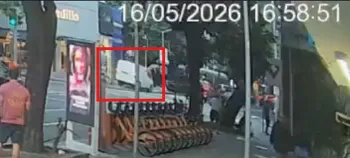 Veja momento em que van atinge pedestres na cal�ada em Ipanema Foto: Reprodu��o/ Gabriel