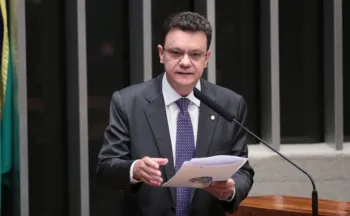 Na vida pol�tica, foi eleito deputado federal por Minas Gerais em seis mandatos consecutivos, iniciados em 2002.