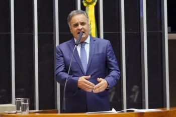 Deputado federal A�cio Neves fala sobre quebra de patentes