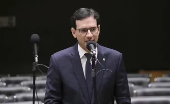 O deputado Leo Prates (Republicanos-BA), relator da PEC da escala 6x1