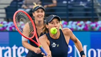 Luisa Stefani e Gabriela Dabrowski em a��o (Photo by Waleed Zein/Anadolu via Getty Images)