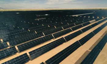 Pain�is solares fotovoltaicos em um centro de energia solar na Calif�rnia. (Foto: Reuters/Bing Guan)