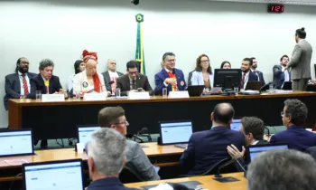 Comiss�o especial da C�mara durante an�lise e vota��o da PEC de fim da escala 6x1 nesta quarta-feira (27)