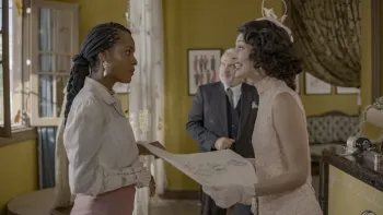 Alika/Lucia (Duda Santos) e Eug�nia (Anaj� Dorigon) na novela 'A nobreza do amor' Foto: Rede Globo/Divulga��o