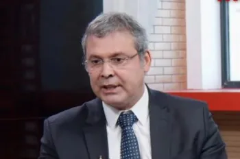 Deputado pede ajuda da Interpol para investigar dinheiro do filme de Bolsonaro