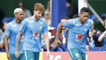 Leo Pereira e Alex Sandro est�o entre os convocados do Flamengo que v�o disputar a Copa; clube teve nove selecionados ao todo por quatro pa�ses diferentes Rafael Ribeiro/CBF
