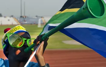 Vuvuzela fez sucesso na Copa do Mundo de 2010, na �frica do Sul Foto: Ant�nio Scorza / AFP