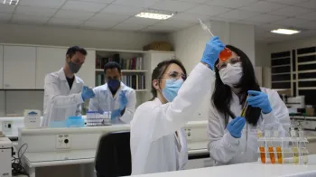 A psor�ase afeta entre 2% e 3% da popula��o mundial cerca de 190 milh�es de pessoas, das quais aproximadamente 5 milh�es no Brasil (imagem: NanoGeneSkin/divulga��o)
