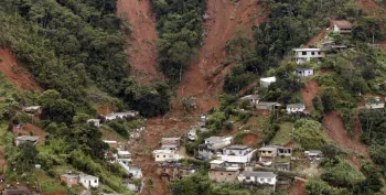 Fortes chuvas provocaram deslizamentos no bairro do Parque do Imbu�, em Teres�polis, em 2011 Foto: Cust�dio Coimbra