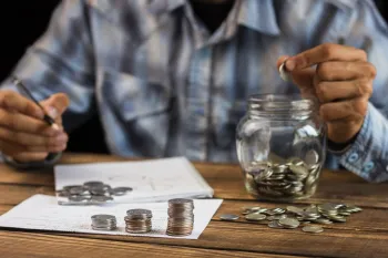 PEC quer reduzir contribui��o previdenci�ria de servidores inativos e pensionistas Foto: Freepik