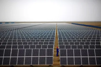 O Brasil � o pa�s que tem o mercado de gera��o solar em resid�ncias que mais cresce no mundo. Foto: REUTERS/Carlos Barria/File Photo