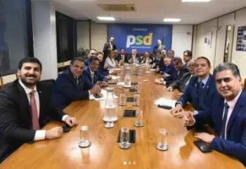 Emanuel se re�ne com c�pula do PSD e aumenta rumores