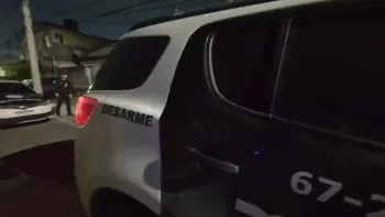 Equipe da Desarme num dos locais alvo de mandado de busca e apreens�o