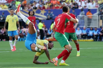 Jogada de Brasil x Marrocos Foto: TIMOTHY A. CLARY / AFP