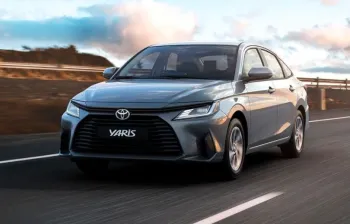 Carro Toyota Yaris 2024