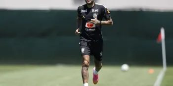 Neymar em treino da sele��o brasileira em Nova Jersey