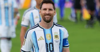 Lionel Messi fez tr�s gols contra a Arg�lia