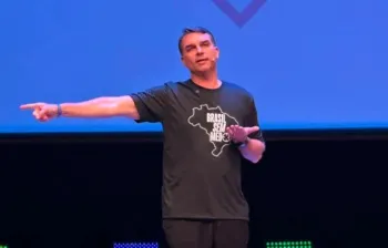 Fl�vio Bolsonaro durante lan�amento do plano de seguran�a