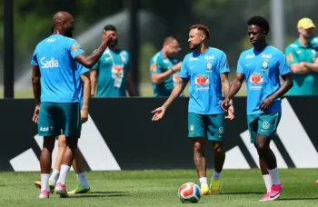 Neymar em treino da Sele��o Brasileira