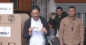 Iv�n Cepeda vota no segundo turno das elei��es presidenciais Reuters