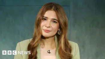 A atriz paquistanesa Ayesha Omar diz que perdeu trabalho quando imagens dela de mai� e shorts foram compartilhadas online