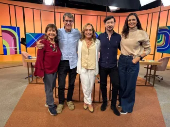 Cissa Guimar�es entrevista a atriz Ana Rosa, o ator Ant�nio Fragoso e o escritor Valter dos Santos no 'Sem censura': a debatedora da bancada � a jornalista Mar�lia Arrigoni. Foto: TV Brasil/Divulga��o