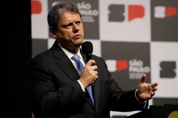 O governador de S�o Paulo, Tarc�sio de Freitas (Republicanos), na formatura de 305 novos delegados da Pol�cia Civil, no Pal�cio dos Bandeirantes. Cr�dito: NINO CIRENZA/ATO PRESS/ESTAD�O CONTE�DO