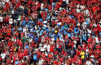 Torcedores da RD Congo em meio � torcida portuguesa: o ritmo congol�s soukous foi uma das principais influ�ncias da champeta colombiana. Foto: Lars Baron / Getty Images via AFP