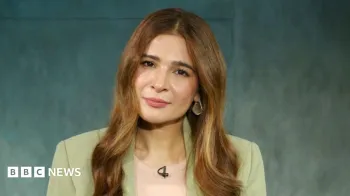A atriz paquistanesa Ayesha Omar diz que perdeu trabalhos quando imagens dela de biqu�ni e shorts foram compartilhadas online