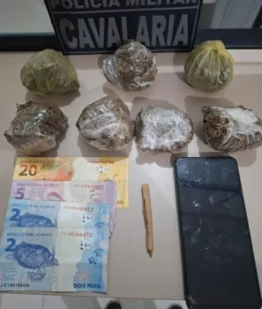 Apreens�o de maconha pela Cavalaria da PM em Barra do Bugres