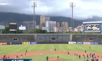 Terremoto na Venezuela interrompe jogo de baseball, e jogadores correm para se abrigar do tremor. Reprodu��o / X / LMBPTV
