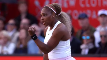Serena Williams em quadra pelo WTA 500 de Queen's, em Londres Paul Harding/Getty Images