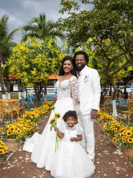 Xande de Pilares celebra o casamento com Thay Pereira, a Mikimbeth, com quem tem a filha Estrela, de 2 anos Foto: Instagram/reprodu��o