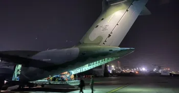 A aeronave pousou na Base Militar da For�a A�rea Venezuelana El Libertador, em Maracay, transportando equipes e equipamentos para ajudar nos resgates. (Reprodu��o/Defesa Civil/FAB)