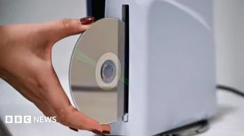 O PlayStation 5 foi lan�ado em duas vers�es: uma com leitor de disco (foto) e outra sem