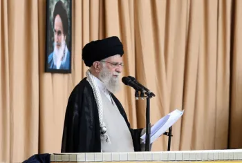 aiatol� Ali Khamenei falando durante a cerim�nia de ora��o de sexta-feira em Teer�, Ir�, 04 de outubro de 2024. EFE/EPA/GABINETE DO L�DER SUPREMO IRANIANO