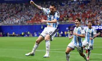 Lionel Messi comemorando seu gol em Argentina x Egito