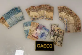 Dinheiro apreendido com um dos alvos da a��o (Foto: MPMS)