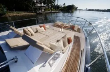 Divulga��o Triton Yachts