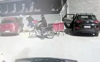Homem � baleado em tentativa de assalto, no Recreio Foto: Reprodu��o