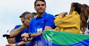 Fl�vio Bolsonaro durante a 34� Marcha para Jesus na cidade de S�o Paulo