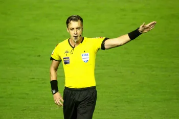 Raphael Claus, �rbitro brasileiro que apitou jogos na Copa do Mundo. Foto: Williams Aguiar/ANAF