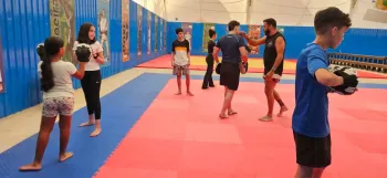 As atividades oferecidas s�o muay thai, jiu jitsu, jud�, capoeira, kickboxing e boxe, com aulas de segunda a s�bado, das 9h �s 21h30 - Foto: Divulga��o/Prefeitura de Guarulhos
