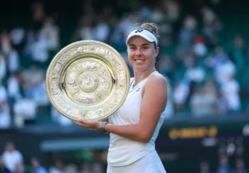 Tenista tcheca Linda Noskov� � campe� de Wimbledon. Foto: Kentaro Tominaga / The Yomiuri Shimbun via AFP