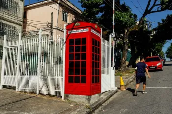 Entrada do Bairro dos Ingleses pela Rua Pires de Carvalho conta com r�plica de cabine telef�nica como guarita. Foto: Gabriel de Paiva