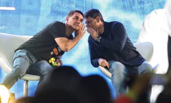 O pr�-candidato � Presid�ncia Fl�vio Bolsonaro e o governador Tarc�sio de Freitas (Estad�o Conte�do)