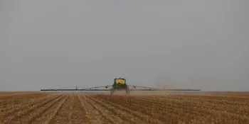 Trator trabalhando em fazenda de soja em Balsas (MA). Foto: Fernando Fraz�o/Ag�ncia Brasil