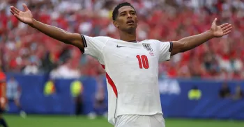 Jude Bellingham, meia da Inglaterra, � a esperan�a na semifinal contra a Argentina