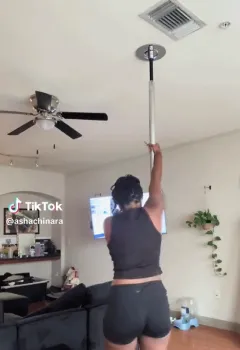 Pole Dancer bateu em sistema anti-inc�ndio e acabou inundando apartamento. Foto: TikTok/Asha Gilbert
